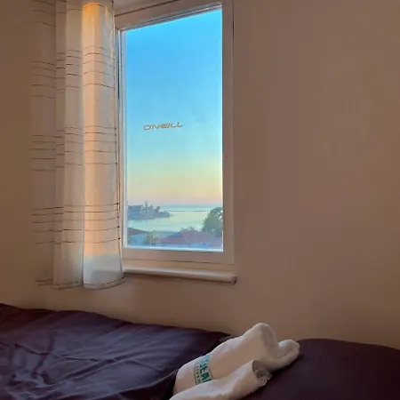 Sea View Apartment *